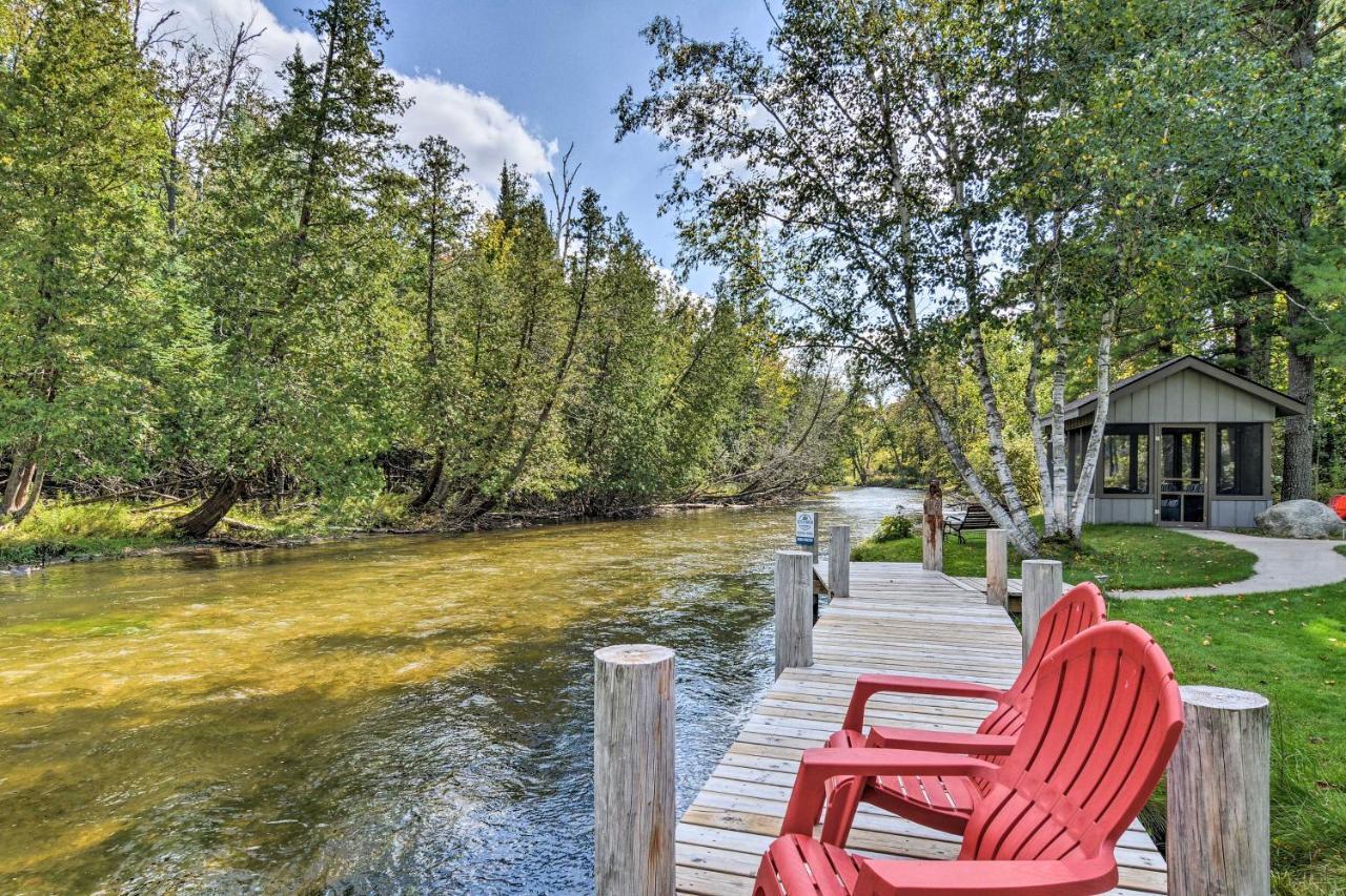Riverfront Traverse City Cabin Fish, Kayak And Tube Kültér fotó