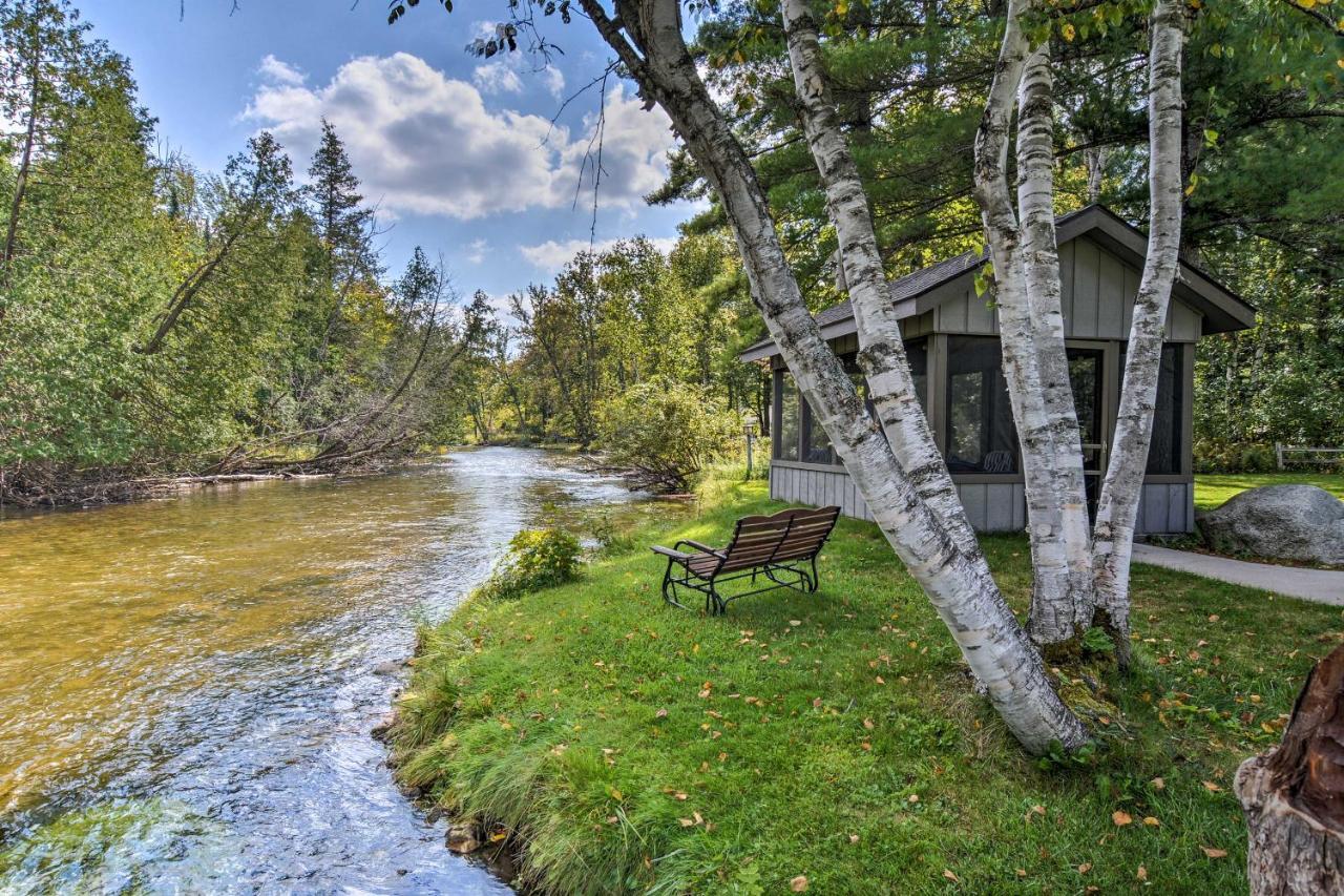 Riverfront Traverse City Cabin Fish, Kayak And Tube Kültér fotó